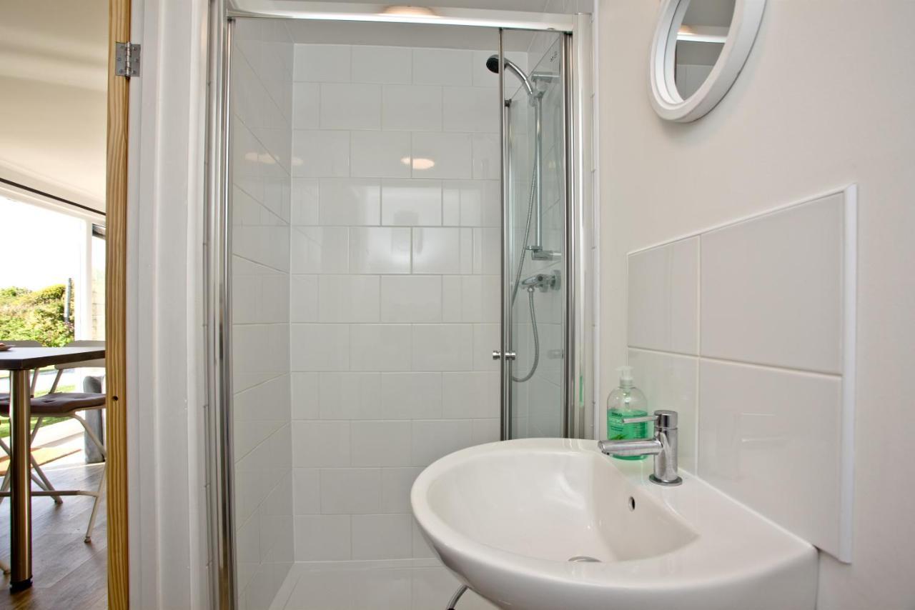 Wheal Prosper- Beautifully Fitted Wooden Lodge Helston Cornwall Eksteriør bilde