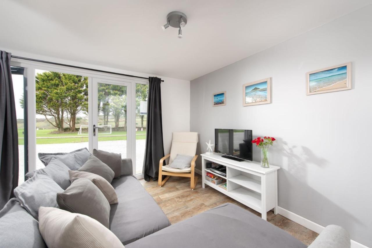 Wheal Prosper- Beautifully Fitted Wooden Lodge Helston Cornwall Eksteriør bilde