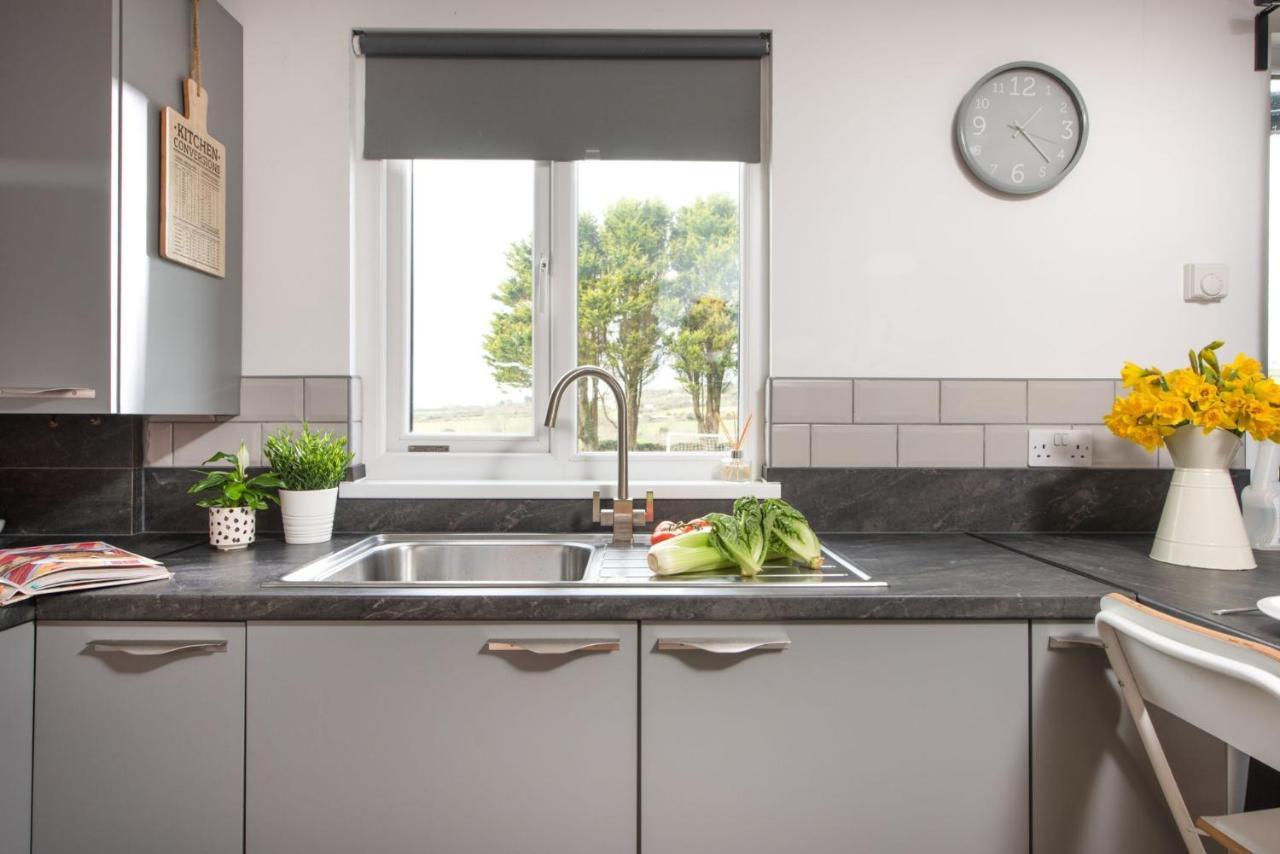 Wheal Prosper- Beautifully Fitted Wooden Lodge Helston Cornwall Eksteriør bilde