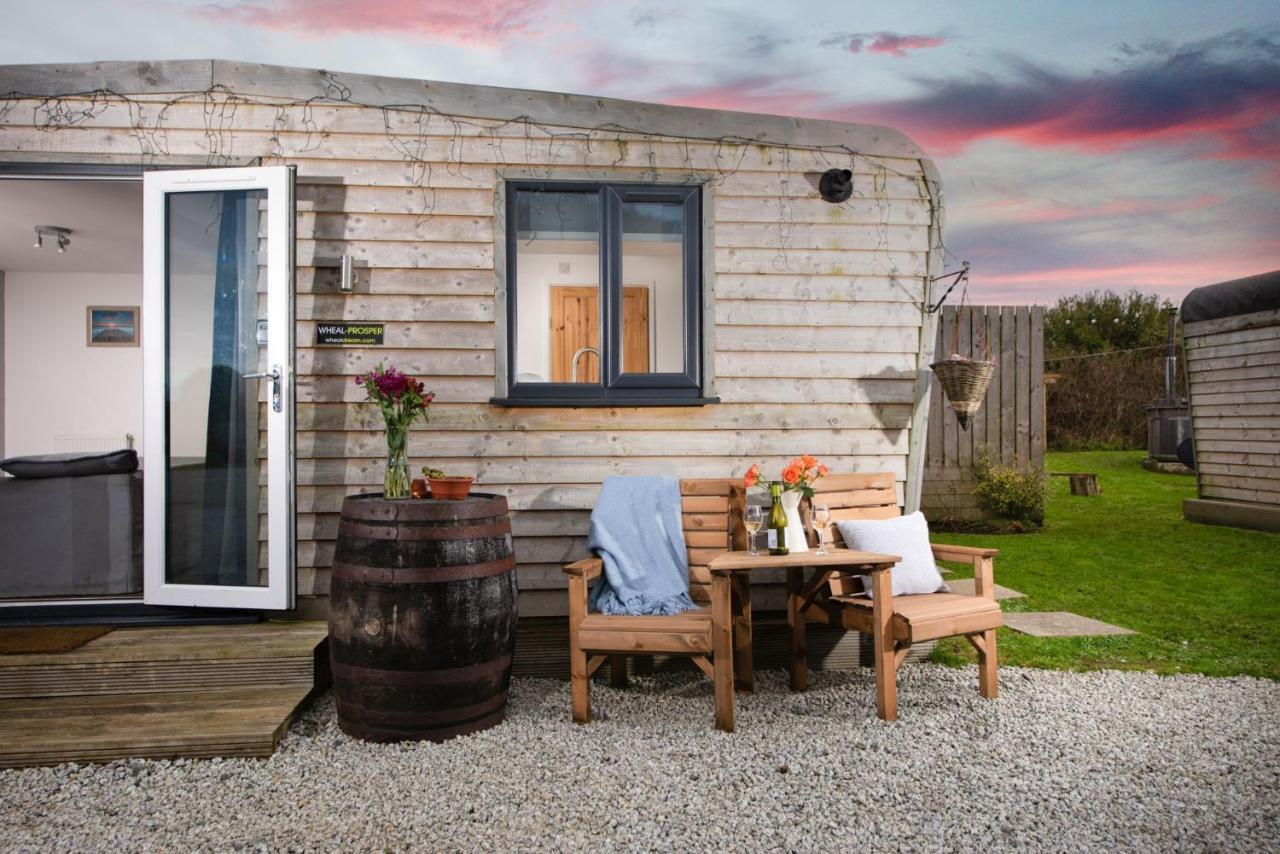 Wheal Prosper- Beautifully Fitted Wooden Lodge Helston Cornwall Eksteriør bilde