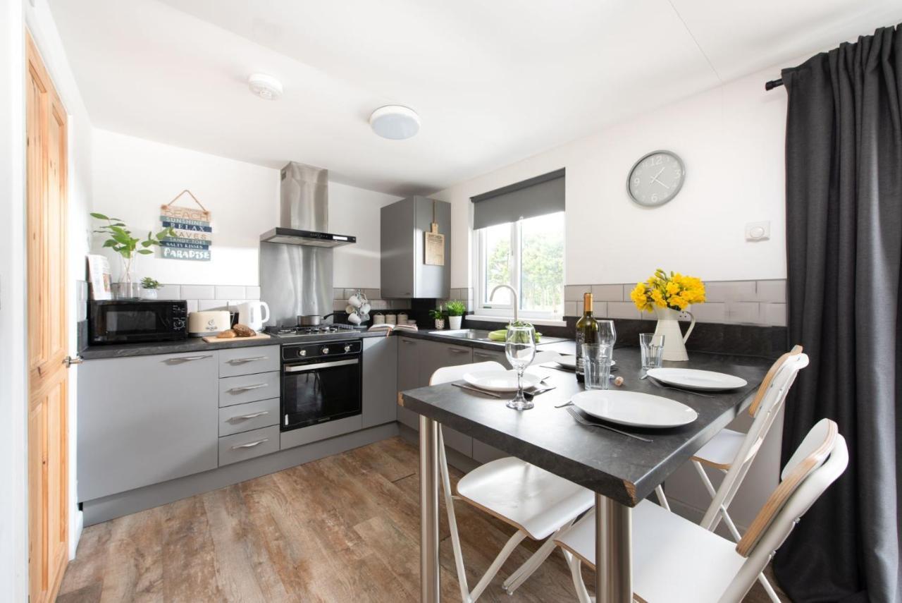 Wheal Prosper- Beautifully Fitted Wooden Lodge Helston Cornwall Eksteriør bilde